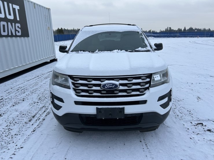 2016-ford-explorer-image-8