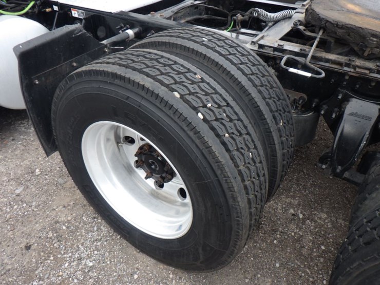 2022-freightliner-cascadia-126-image-14