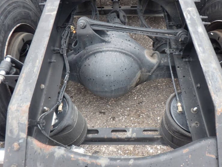 2012-volvo-vnl-300-image-9