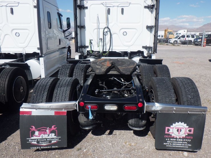 2024-freightliner-cascadia-126-image-10