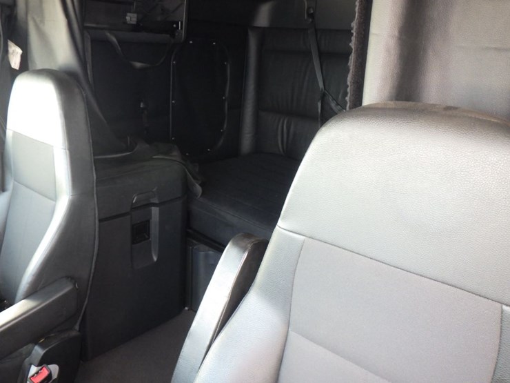 2024-freightliner-cascadia-126-image-20