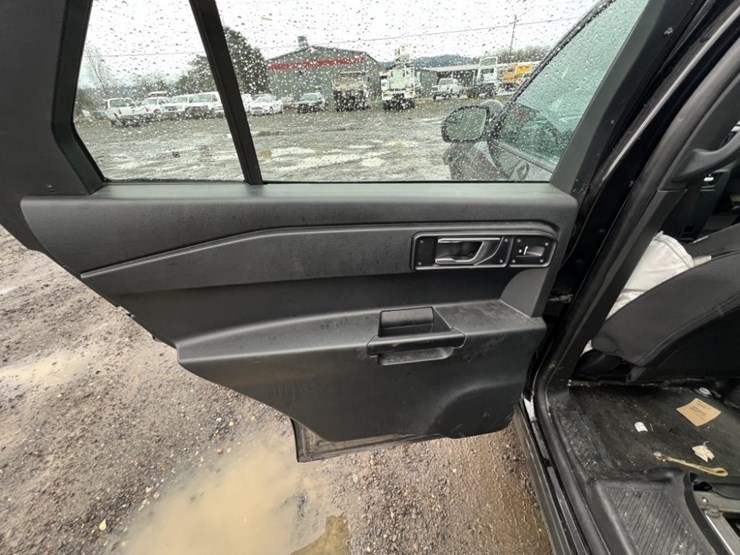 2024-ford-explorer-image-23