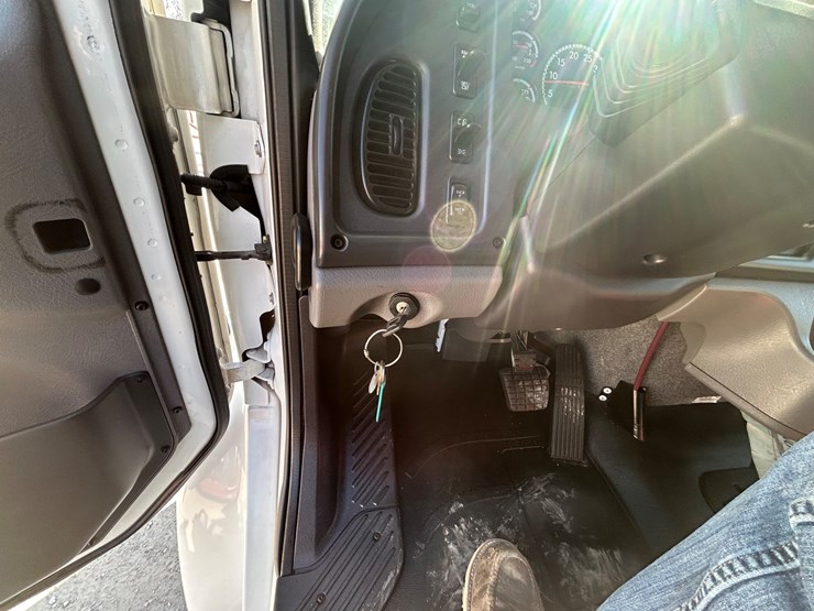 2018-freightliner-m2-106-image-60