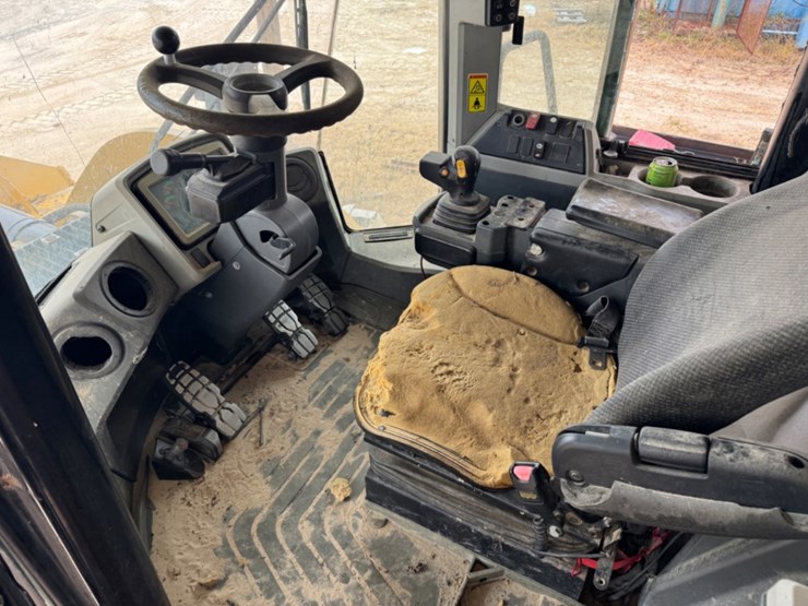 2015-caterpillar-950m-image-10