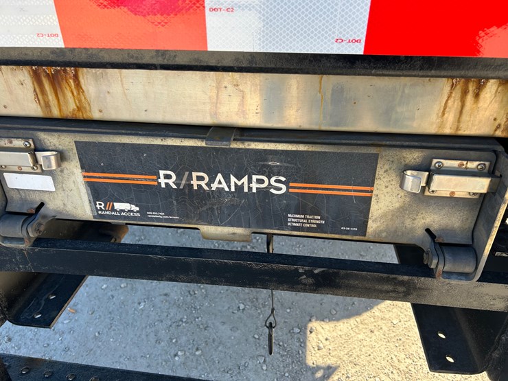 2018-freightliner-m2-106-image-66