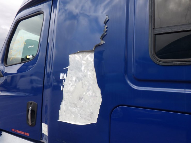 2019-freightliner-cascadia-126-image-22