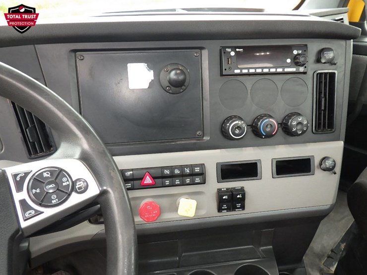 2022-freightliner-cascadia-126-image-14