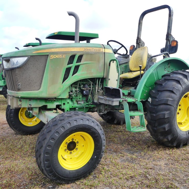 JOHN DEERE 5065E
