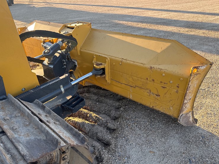 2019-deere-450k-lgp-image-13