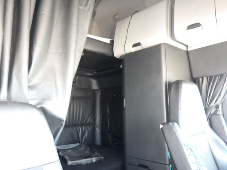 2024-freightliner-cascadia-126-image-4