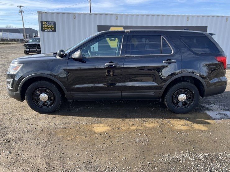 2016-ford-explorer-image-7