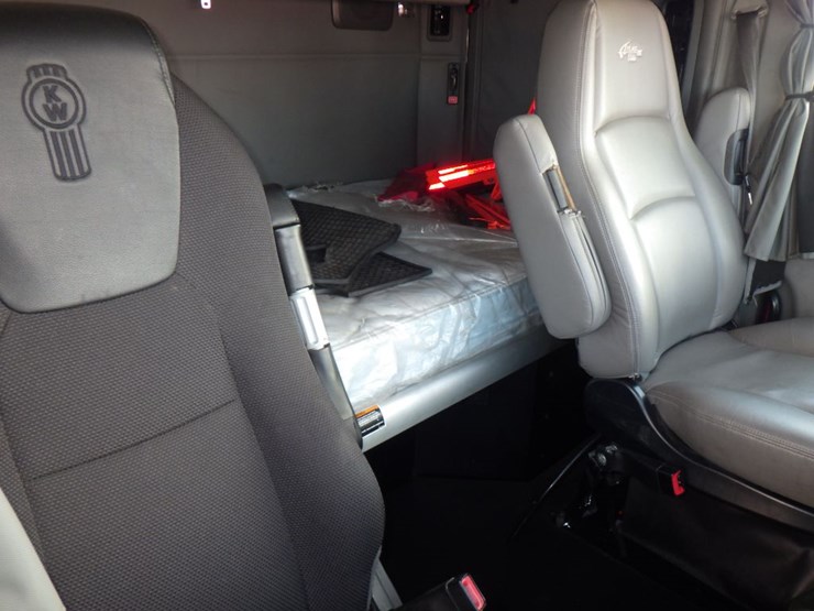 2020-kenworth-t680-image-5