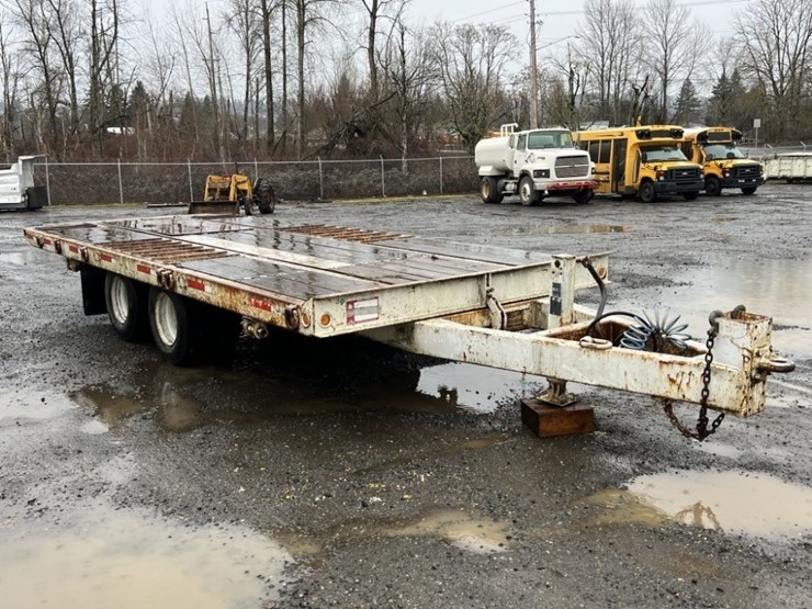 1989-trailmaster-t/a-tilt-deck-equipment-trailer-image-2