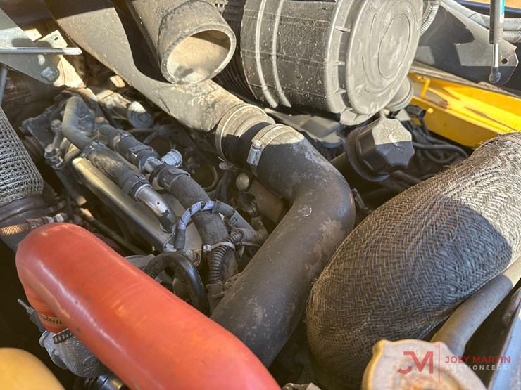 new-holland-l230-image-11