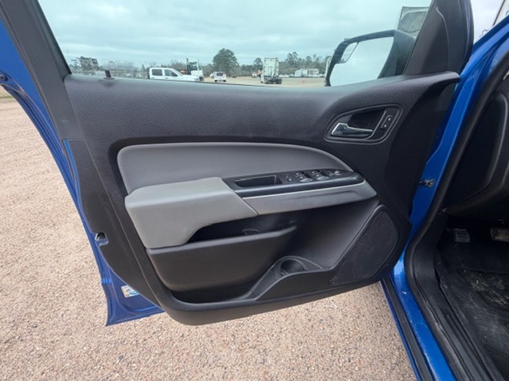 2019-chevrolet-colorado-image-32