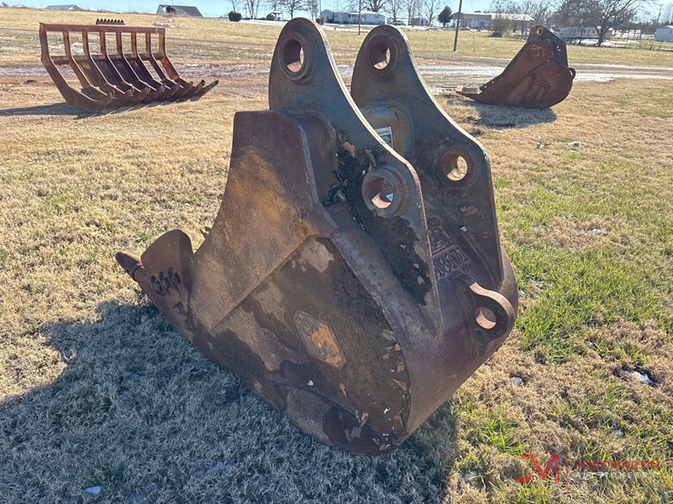 hensly-32"-excavator-tooth-bucket-image-3