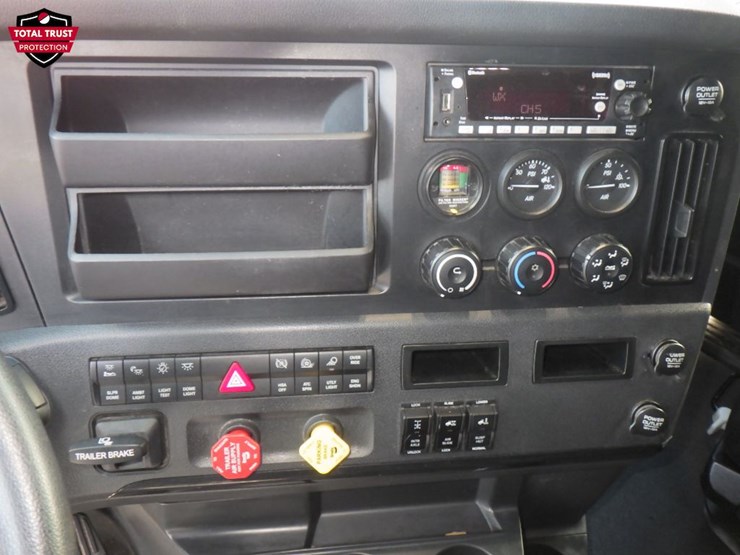 2024-freightliner-cascadia-126-image-22