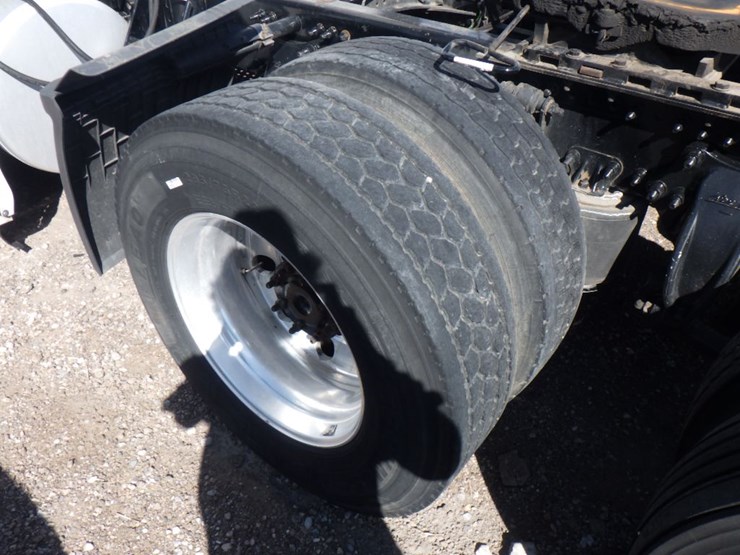 2022-freightliner-cascadia-126-image-16