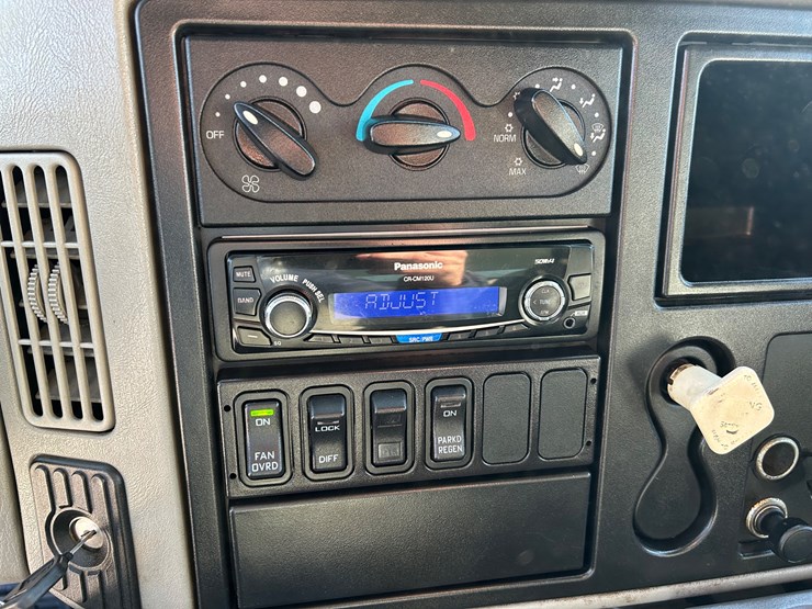 2013-international-durastar-4400-image-115