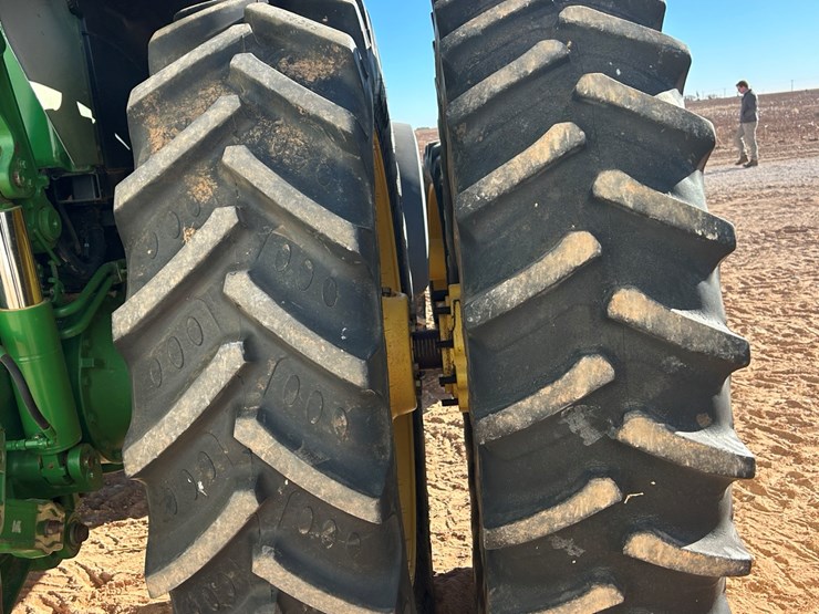 2010-john-deere-8295r-image-11