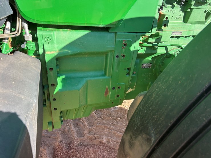 2010-john-deere-8295r-image-17