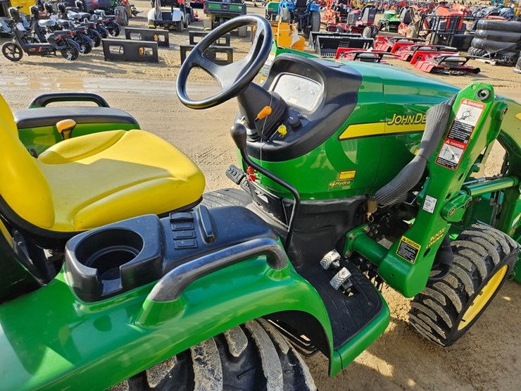 john-deere-3320-image-22