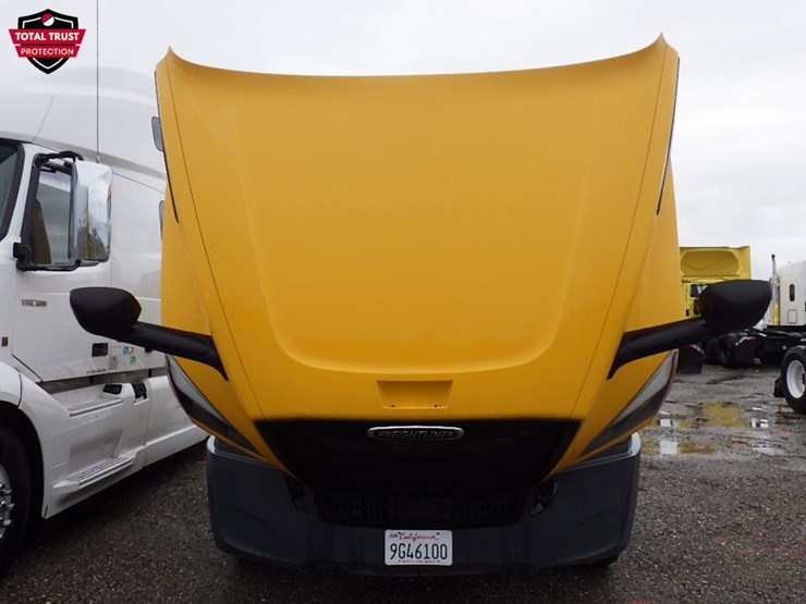 2022-freightliner-cascadia-126-image-18