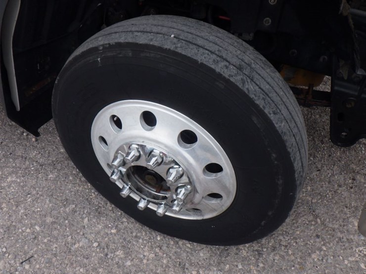 2012-caterpillar-ct660l-image-22