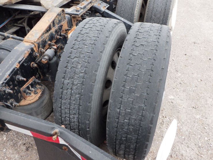 2019-freightliner-cascadia-126-image-14