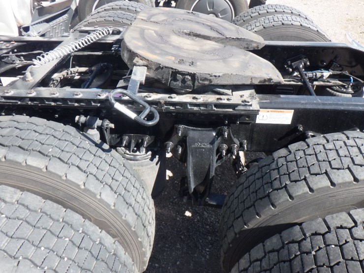 2024-freightliner-cascadia-126-image-16