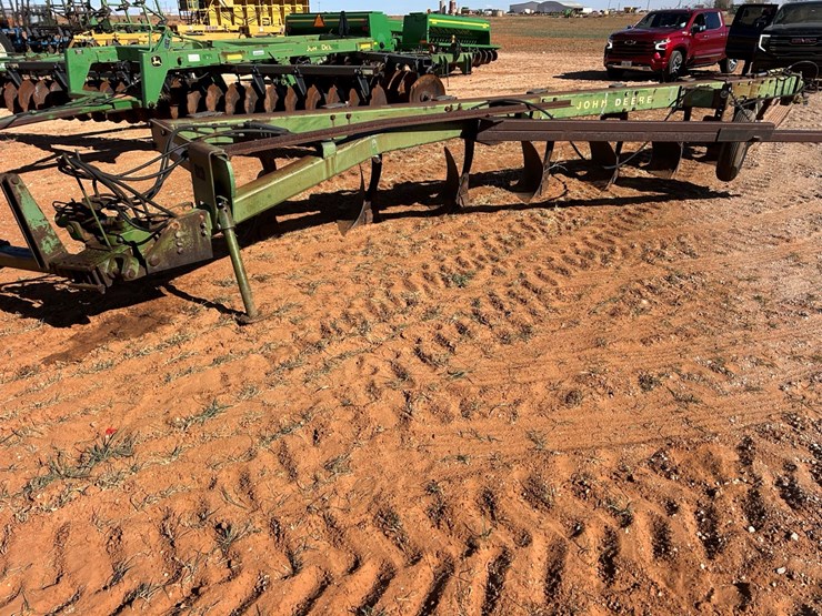 john-deere-2700-image-1