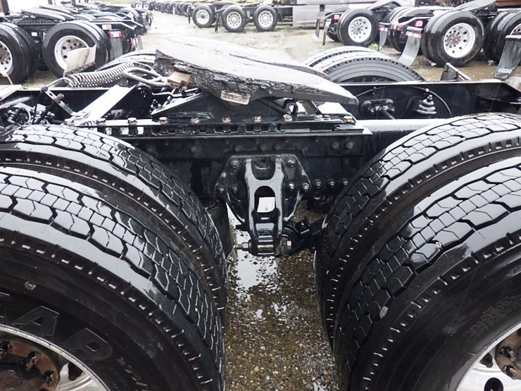 2022-kenworth-t680-image-17