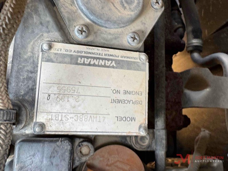 2020-takeuchi-tb240-image-8