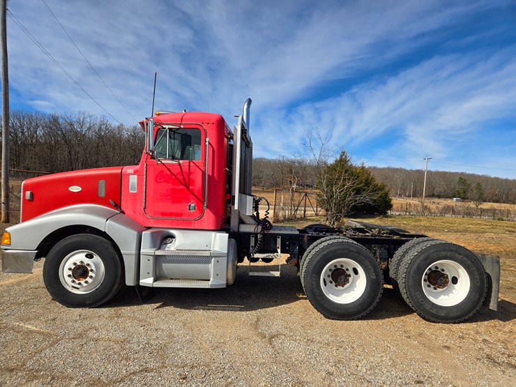 1997-peterbilt-377-image-8