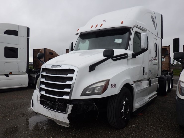 2020-freightliner-cascadia-126-image-1
