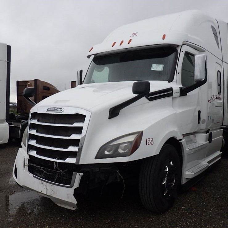 2020 FREIGHTLINER CASCADIA 126