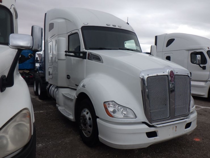 2016-kenworth-t680-image-3