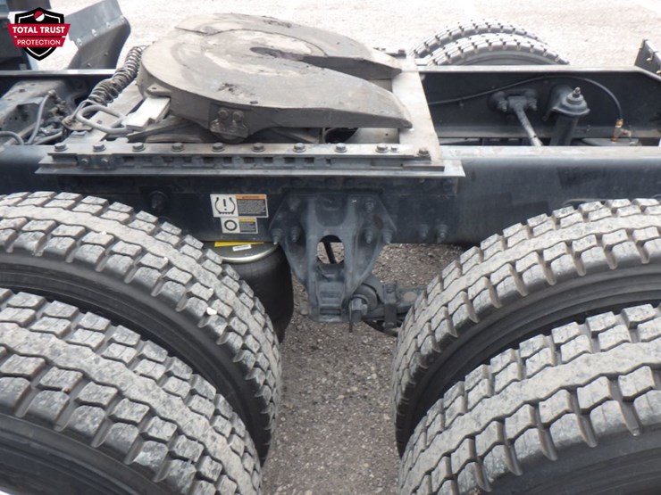 2022-peterbilt-579-image-14