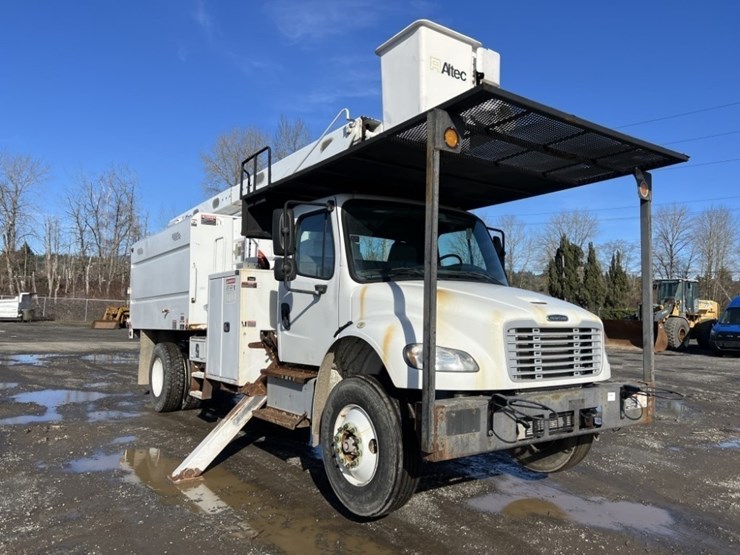 2016-freightliner-m2-s/a-bucket-truck-image-2