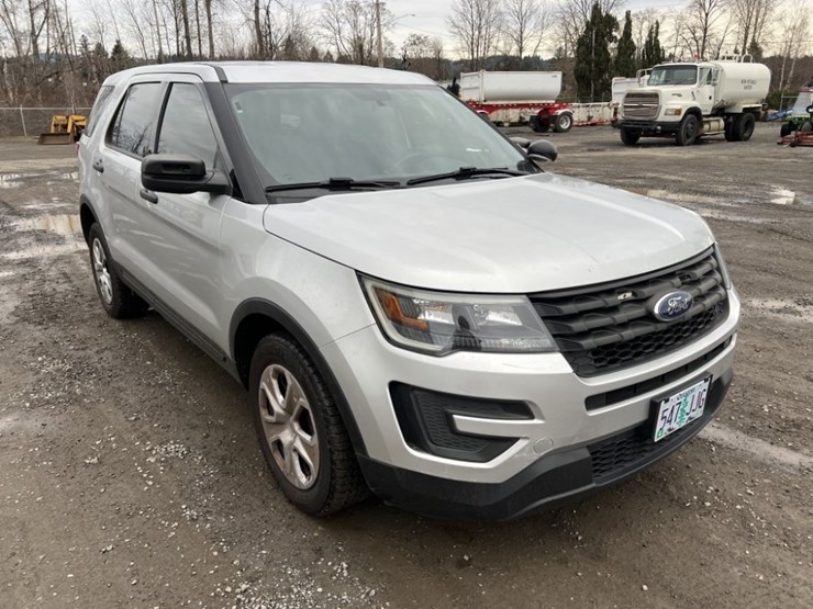 2017-ford-explorer-image-2
