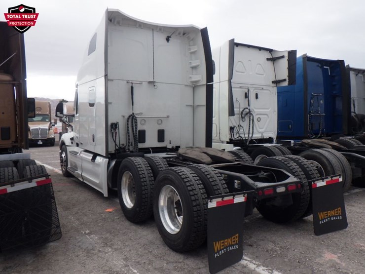 2022-peterbilt-579-image-11