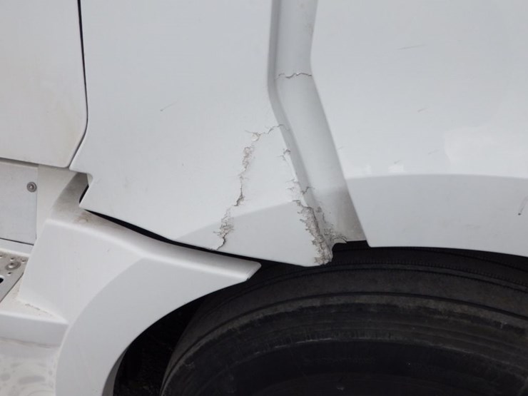 2019-freightliner-cascadia-126-image-6