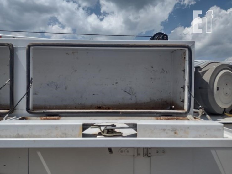 18-ford-f550-image-29