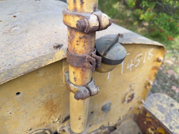 caterpillar-ten-gas-crawler-image-30