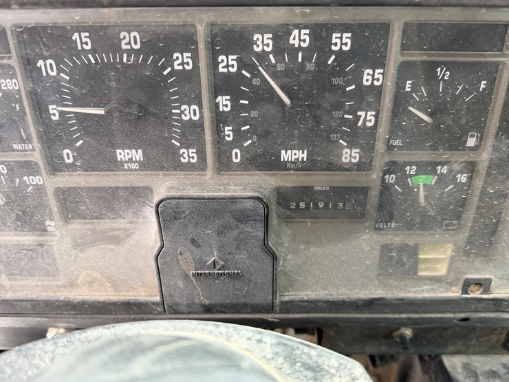 1999-international-8100-image-10