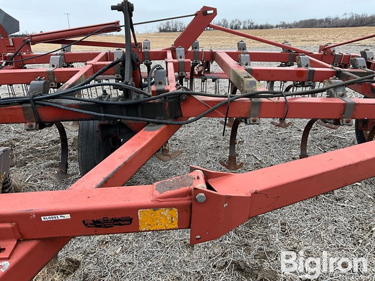 hesston-2210-image-11