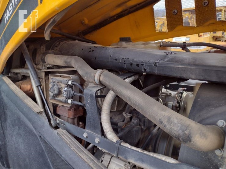 jcb-fastrac-4220-image-29