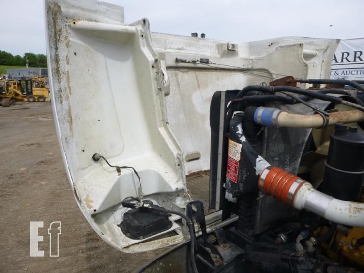 2000-peterbilt-330-image-20