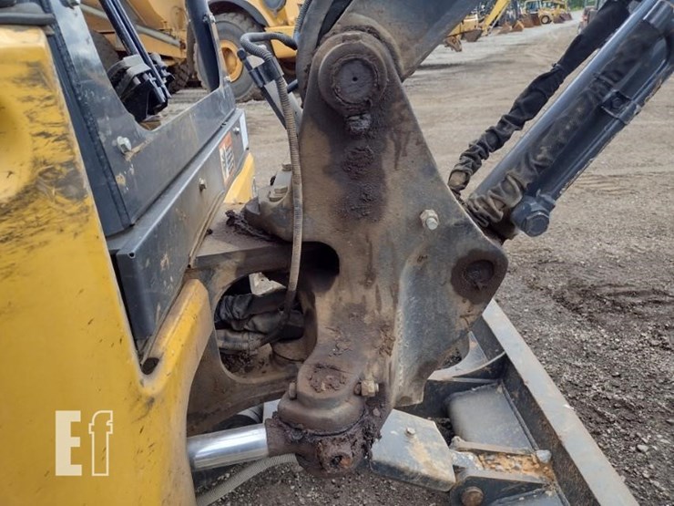 2022-deere-26g-image-23