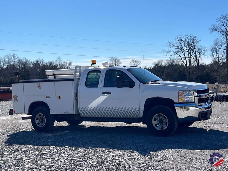 2010-chevrolet-silverado-s/a-service-truck-image-6